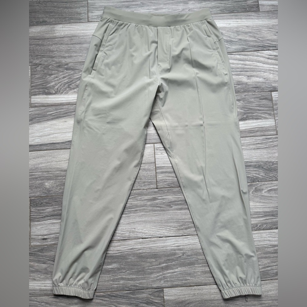 Lululemon Athletica Gray Joggers women’s medium